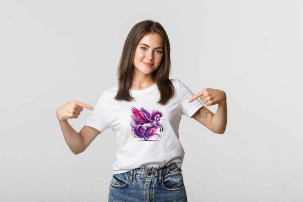 CAMISETA PEGASO MORADO PERSONALIZADA CON EL NOMBRE.